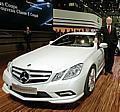 Dr. Dieter Zetsche, Vorstandsvorsitzender der Daimler AG und Chef von Mercedes-Benz Cars, am neuen E-Klasse Coupè. 